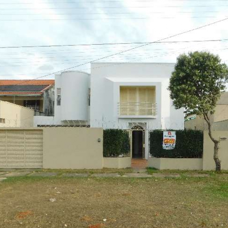 Sobrado com 03 quartos no Setor Jao