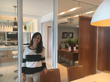 Arquiteta Maria Laura Menezes, em um decorado no Jardim Goi�s, em Goi�nia. 