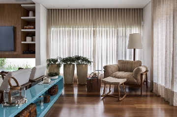 Projeto do Meyer Cortez Arquitetura & Design com lumin�ria Paris, da Saccaro.